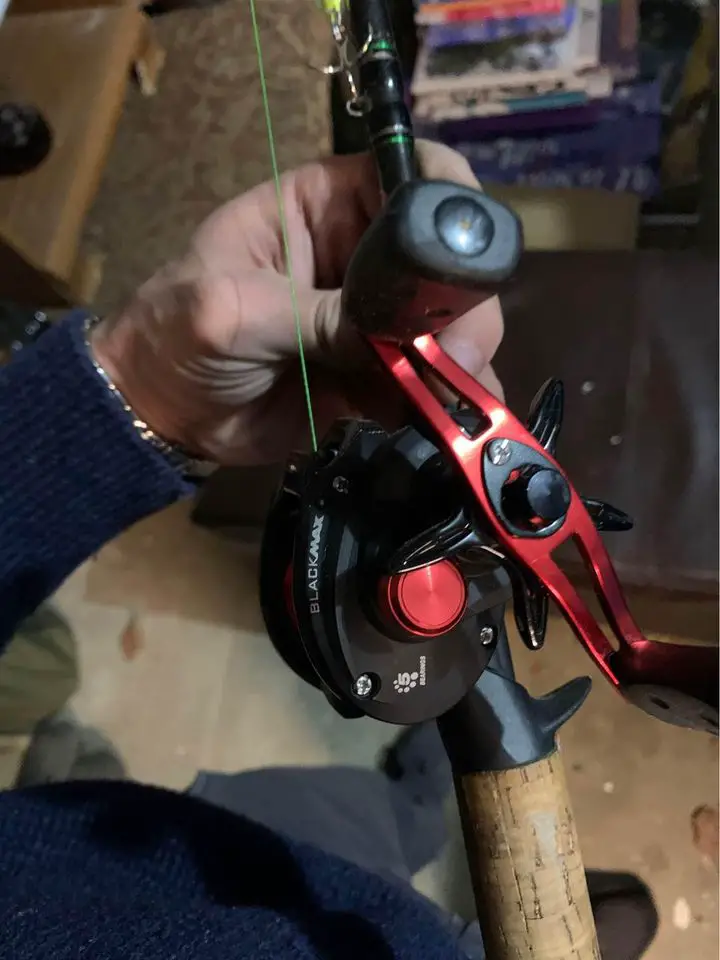 Showing the handle connection on the Abu Garcia Black Max Baitcaster