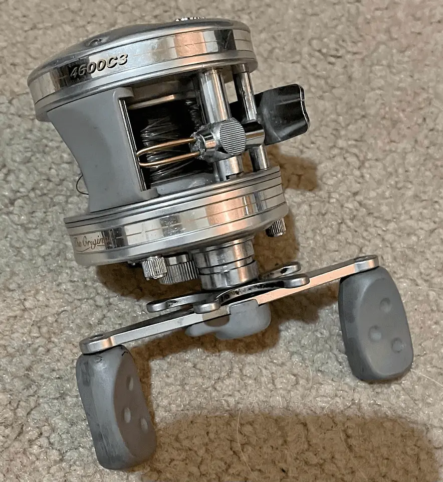 abu garcia ambassadeur c3 overhead reel on the ground without line