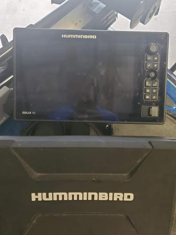 Humminbird Solix 10 with cover