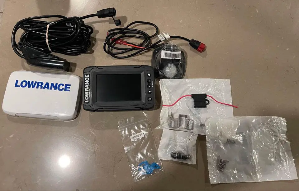 Lowrance elite 5 unboxing with components