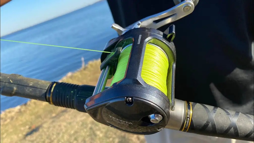 shimano tekota conventional reel focused on the fish line on the spool