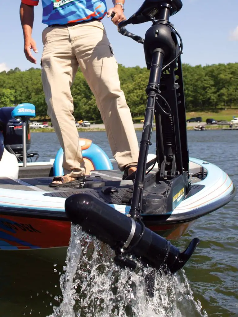 electric trolling motor on bass boat